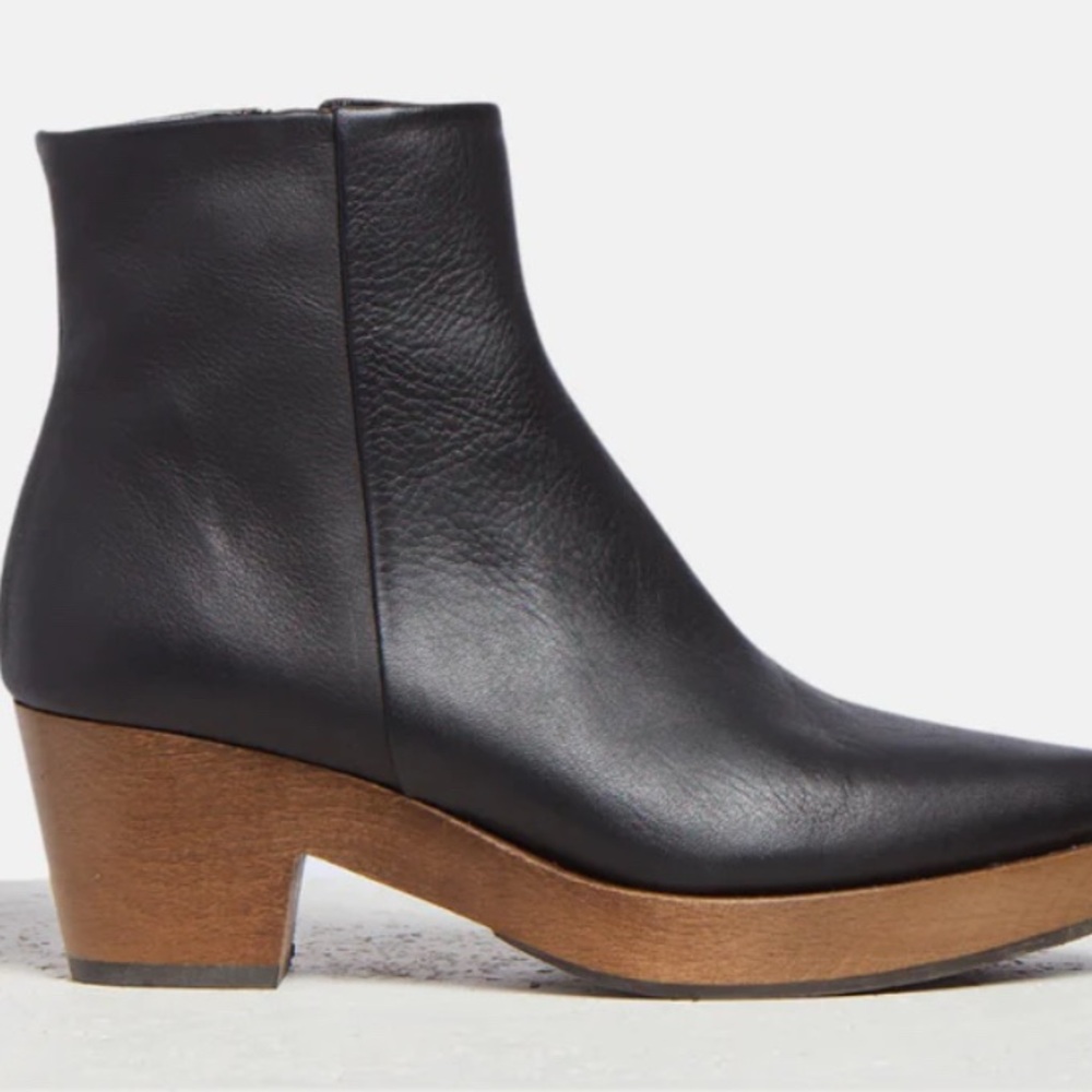 Coclico Black Leather Ankle Boots with shearling inside. 40/ 9.5 Like new - Picture 11 of 12